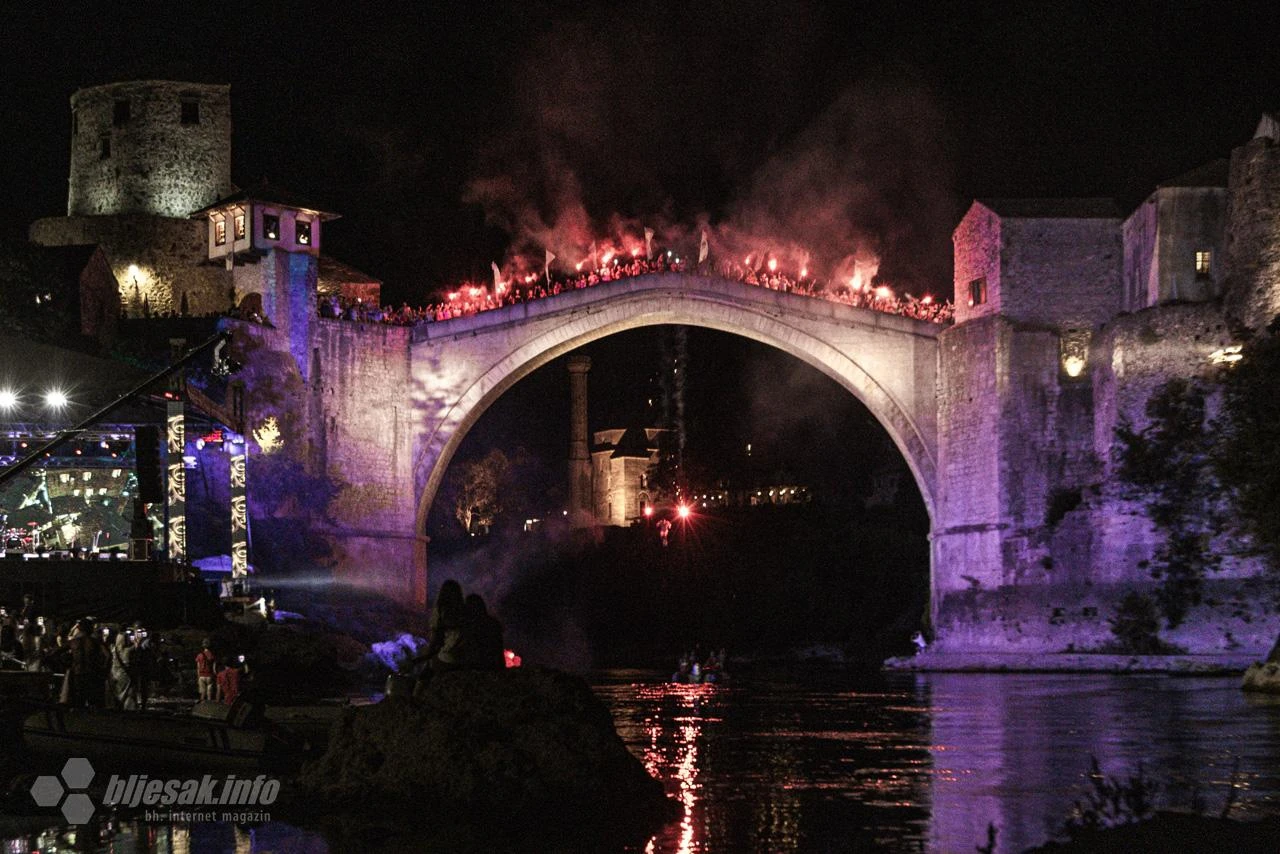FOTO | Mostar središte regije: Pogledajte spektakl ispod Starog mosta