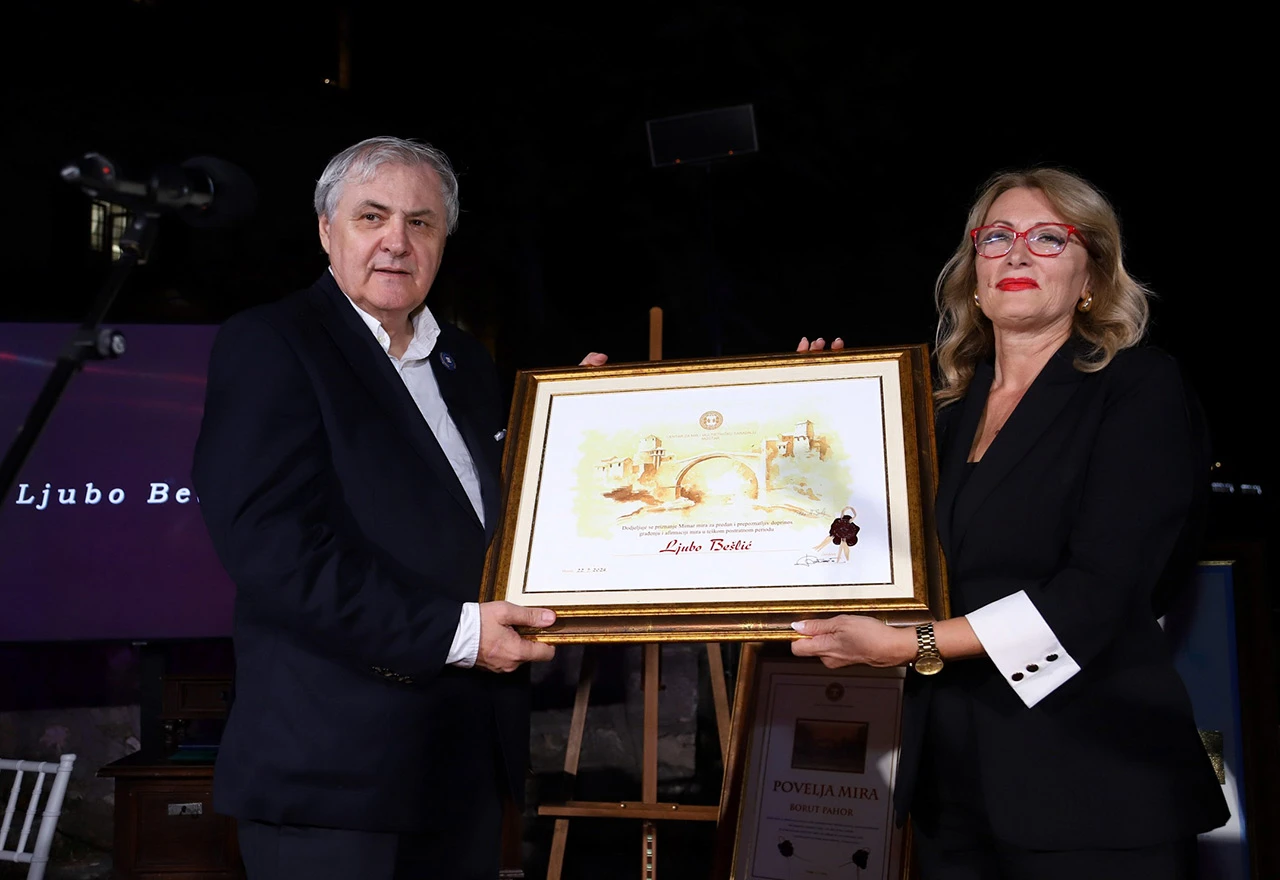 Ljubi Bešliću posthumno Mimar mira