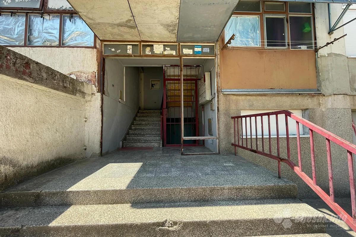 FOTO/VIDEO | Može li Mostar bolje od zapuštenih podruma, neurednih haustora, fasada i dvorišta?