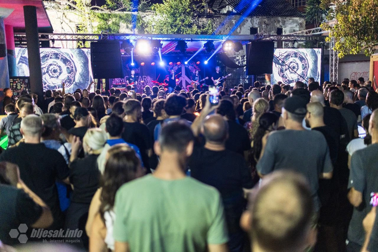 FOTO/VIDEO| Ni kiša niti nestanak struje nije zaustavio Blues i Rock u Mostaru