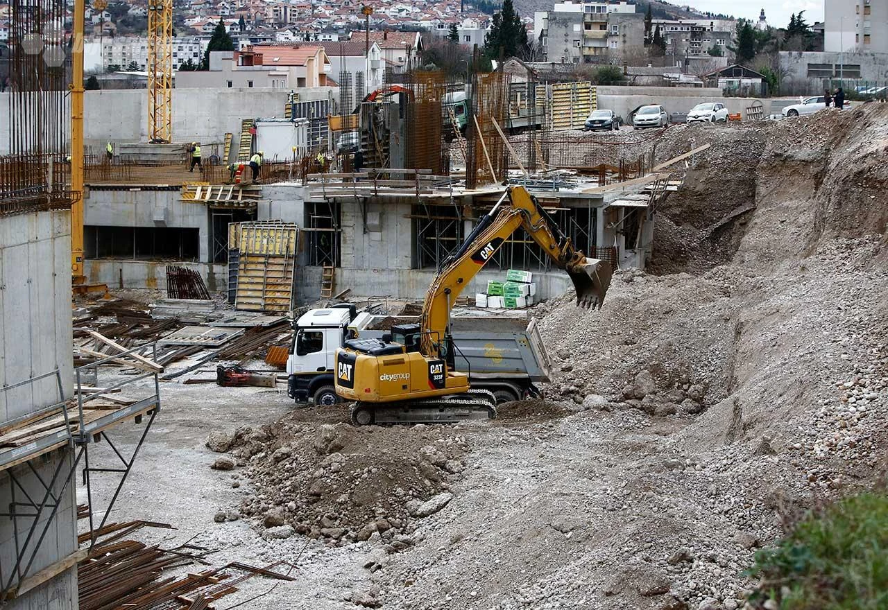 Ozlijeđeni radnici u nesreći na gradilištu u Centru 2, prevezeni na CUM