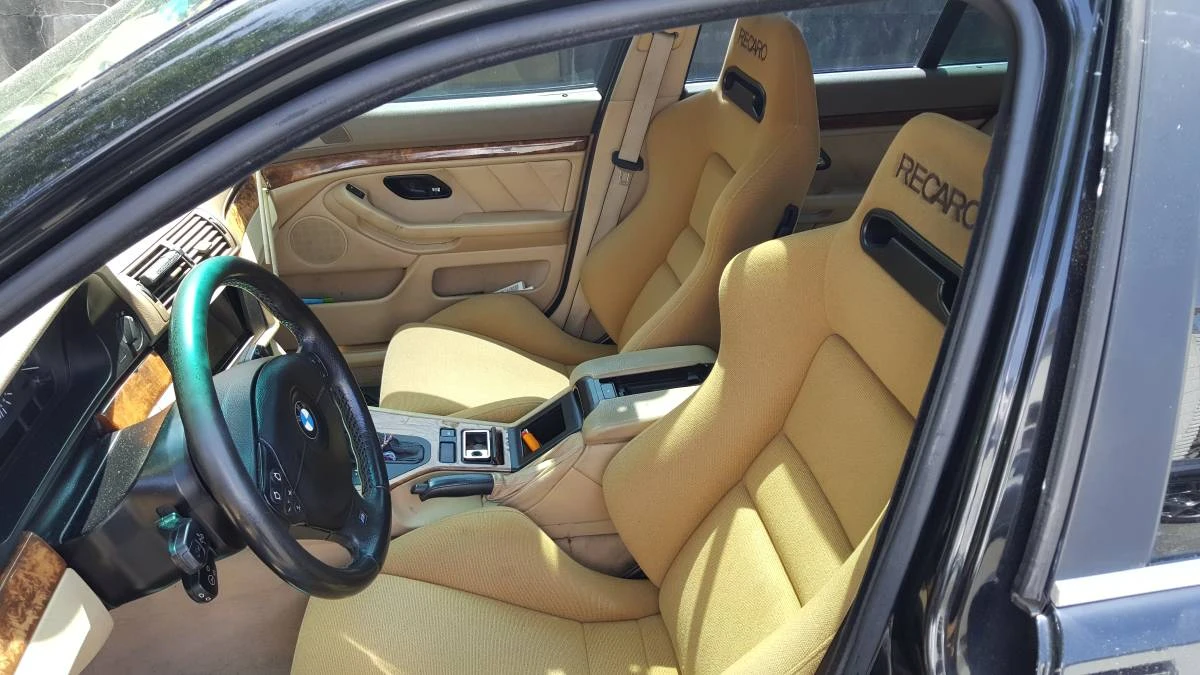 Recaro proglasio bankrot
