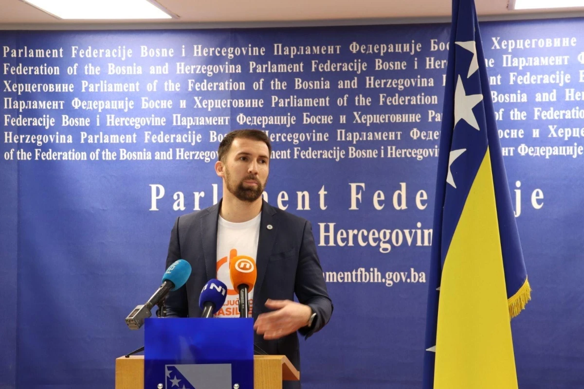 Delić prozvao 'kolege' koji su oborili njegov zakon: Plaća im je 3.000 KM