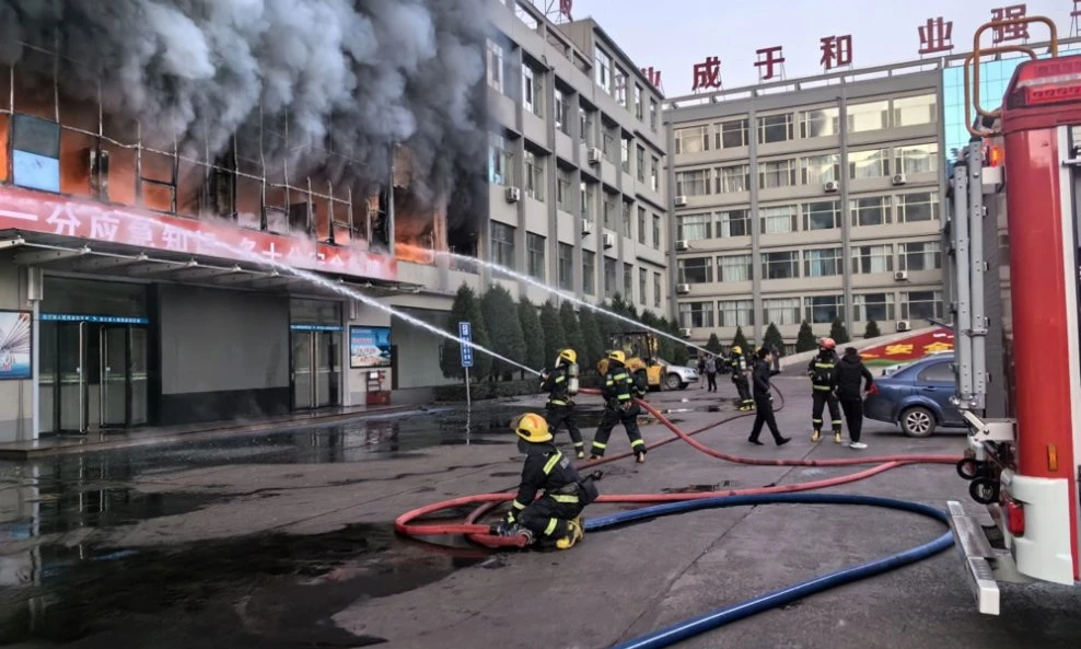 Šesnaest poginulih u požaru robne kuće