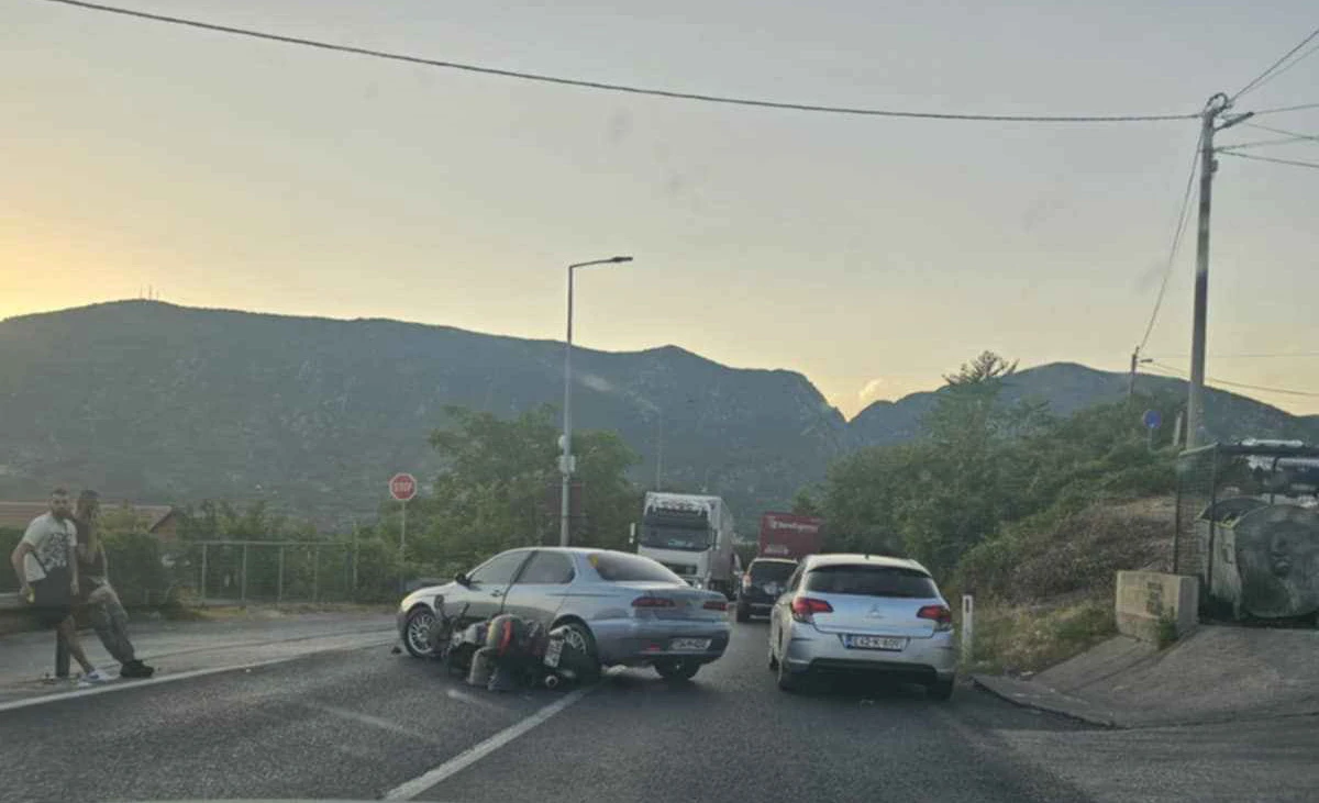 Prometna na M-17, sudarili se osobni automobil i motocikl