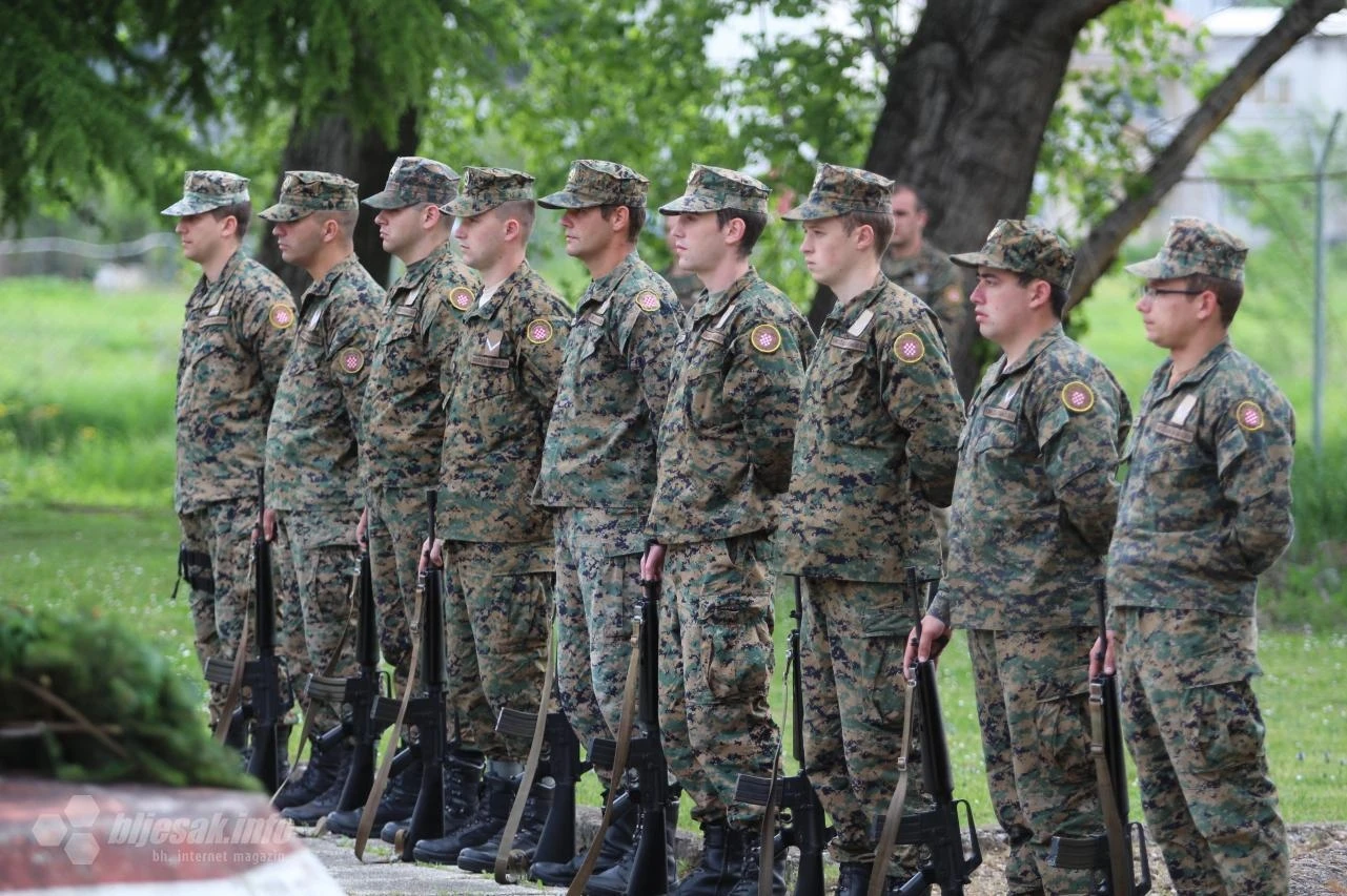 Oružane snage BiH primaju 400 mladića i djevojaka 