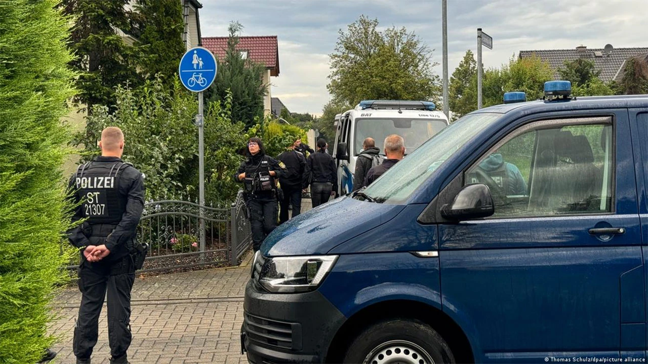 Njemačka zabranila desničarski časopis Compact, pretražuje objekte u četiri savezne države