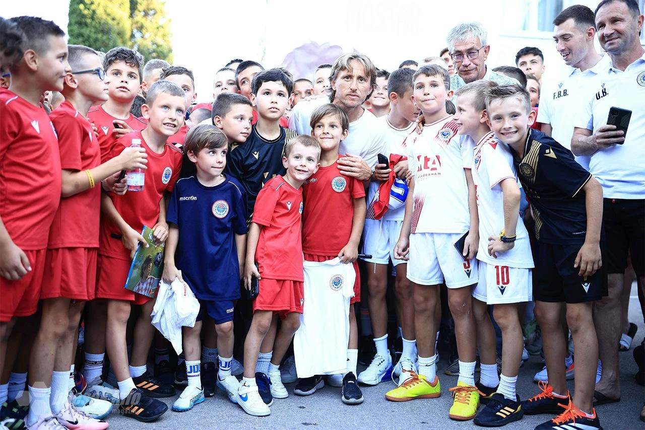 VIDEO /FOTO Luka Modrić u Mostaru izazvao opću euforiju