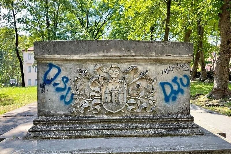 Vandali u Bihaću išarali Grobnicu hrvatskih velikaša u kojoj su sahranjeni plemići iz 16. stoljeća