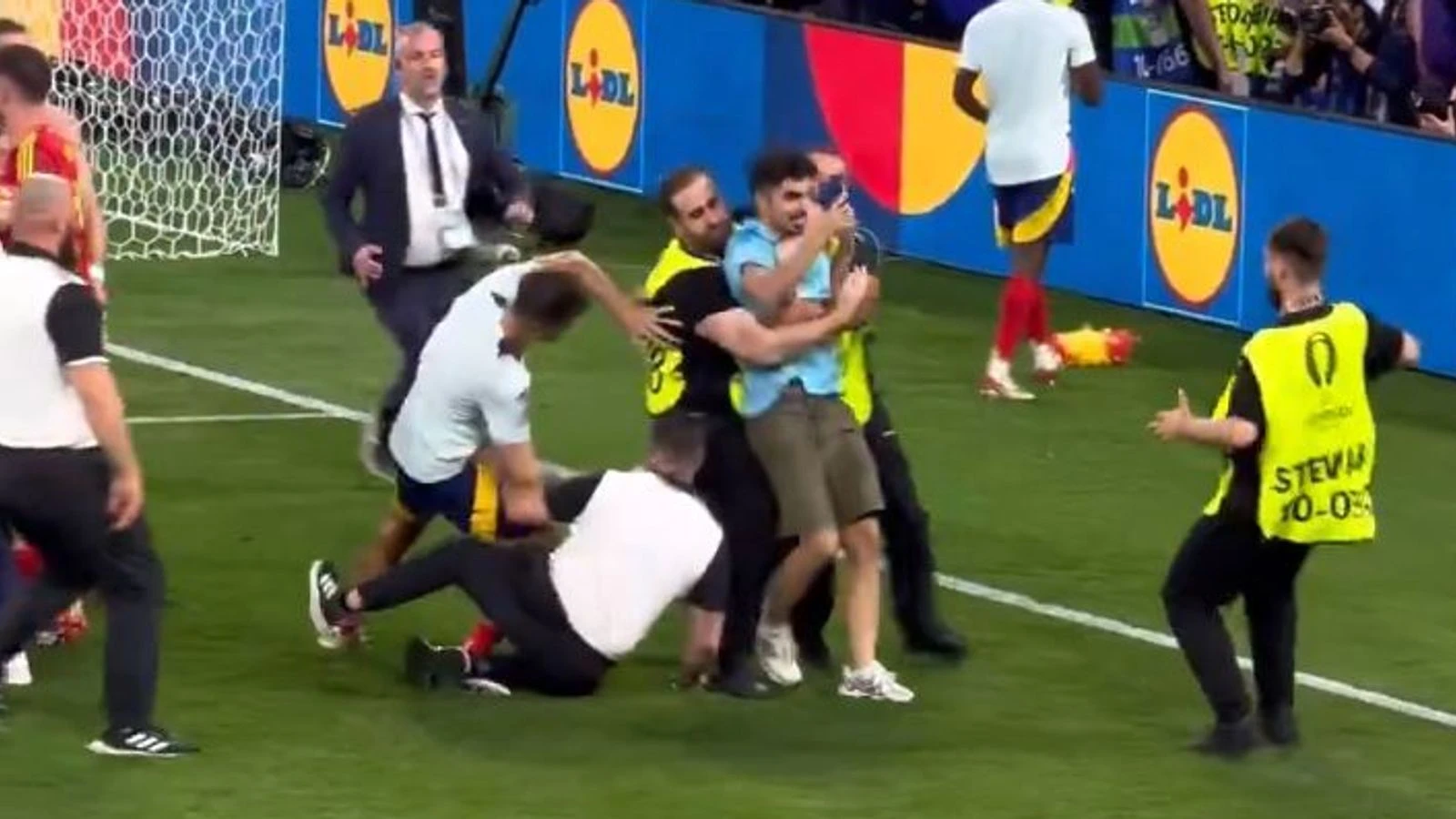 VIDEO I Čovjek iz osiguranja uklizao Morati, možda ga je i ozlijedio