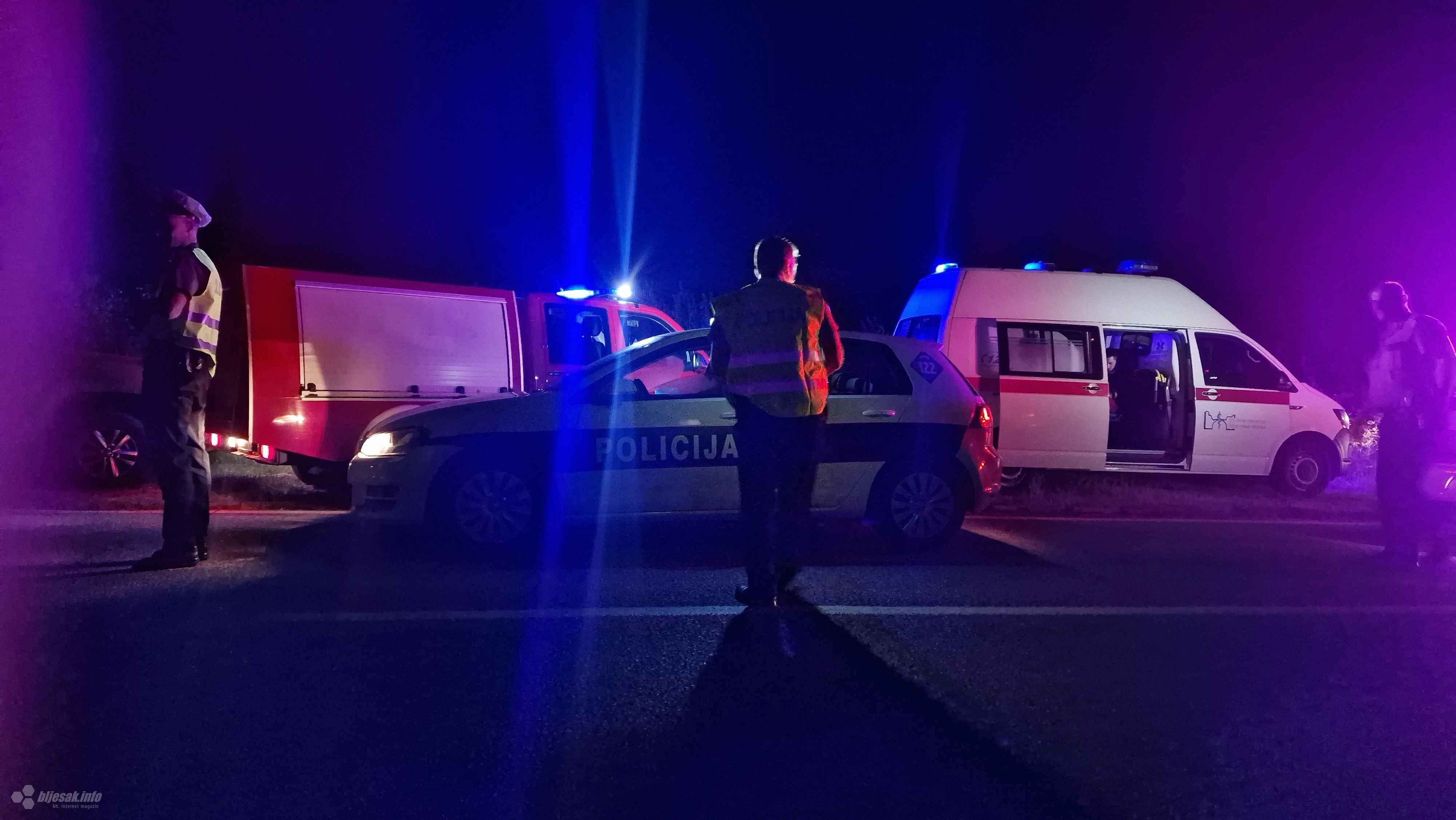 Teška prometna nesreća  na M-17 - Sudar tri automobila. BMW završio u jezeru