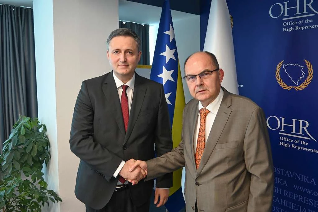 Bećirović sa Schmidtom: Deklaracija svesrpskog sabora ugrožava mir u regiji 