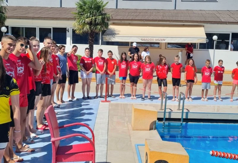 Plivački klub "Velež" okitio se s 14 medalja 