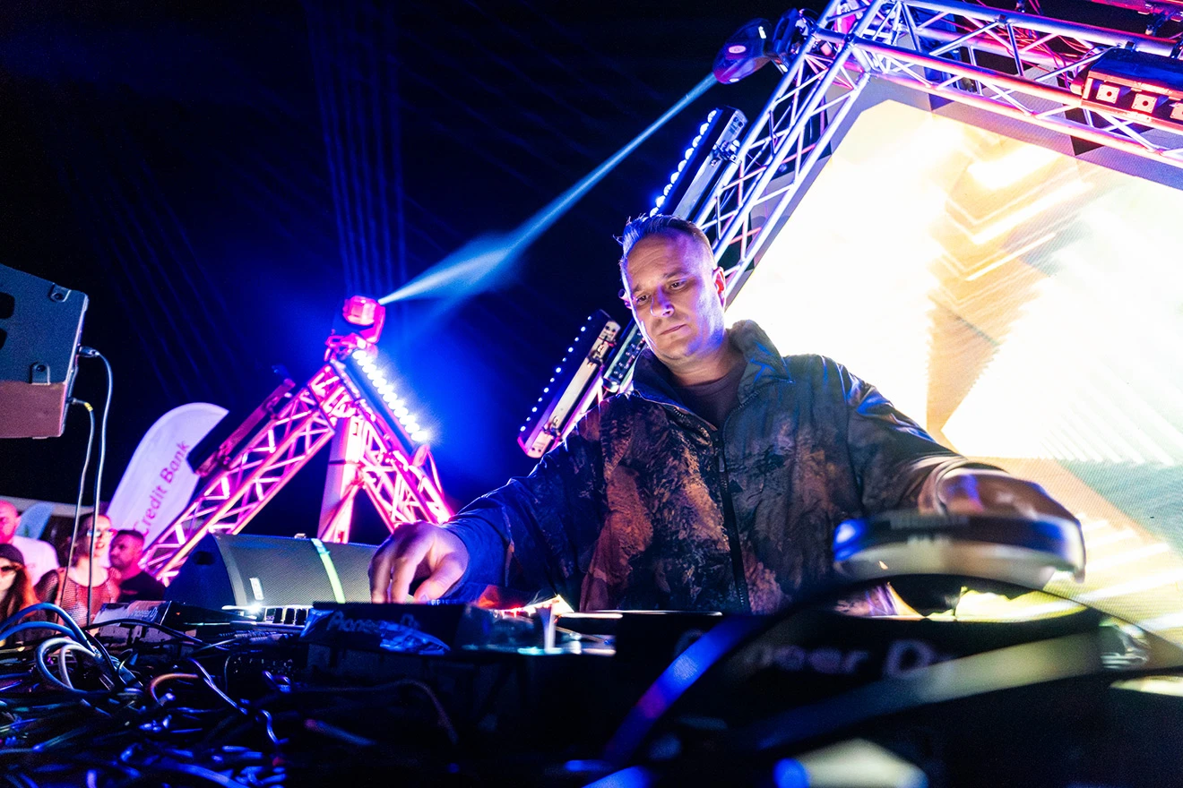 Zavirite u prvu večer From Herz With Love festivala