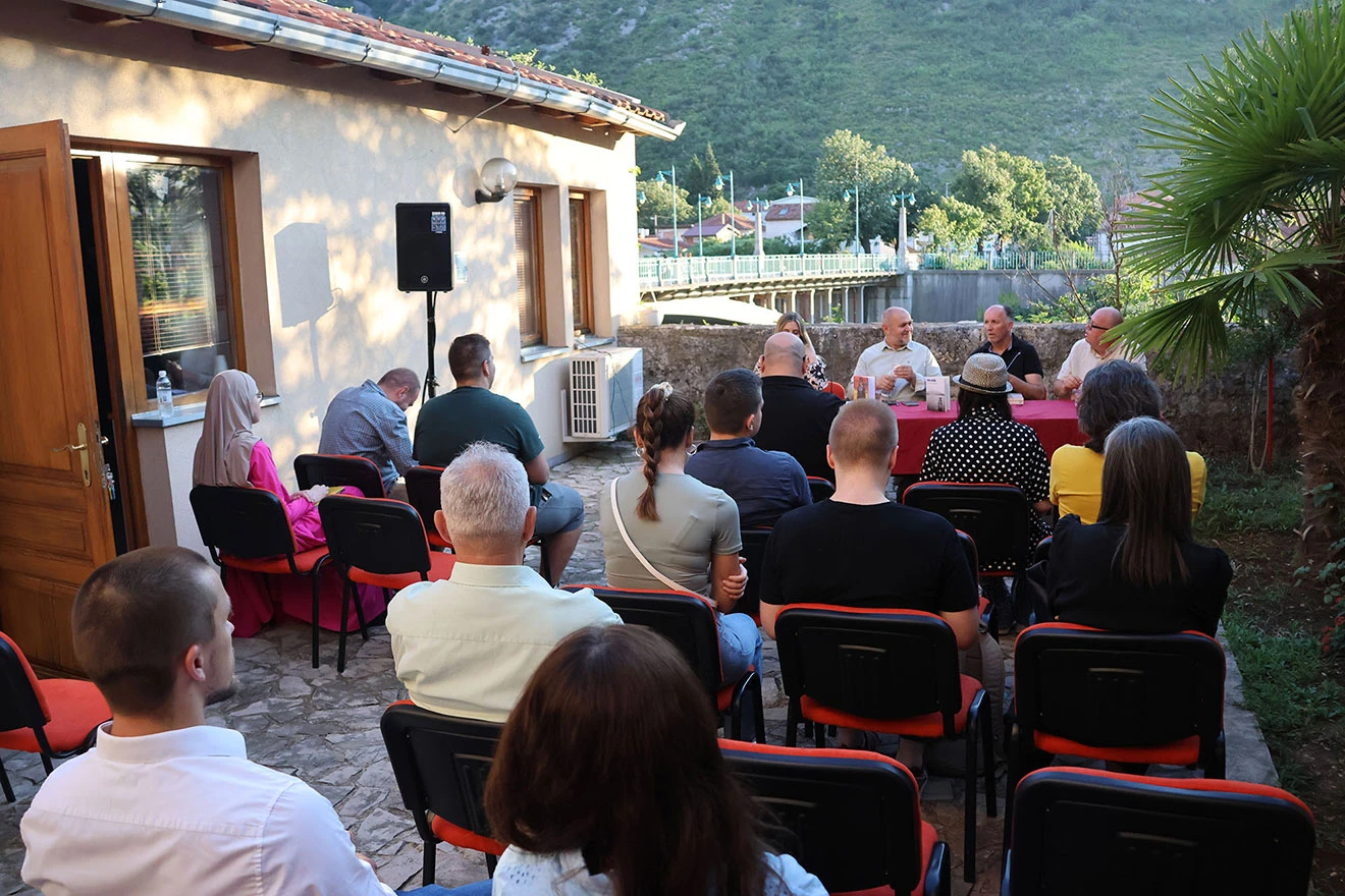 U Narodnoj biblioteci Mostar promovirana zbirka priča Dan poslije Kemala Musića