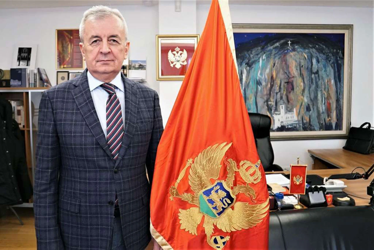 Stanišić: U Potočarima posjetitelji ćute a mezarje govori 