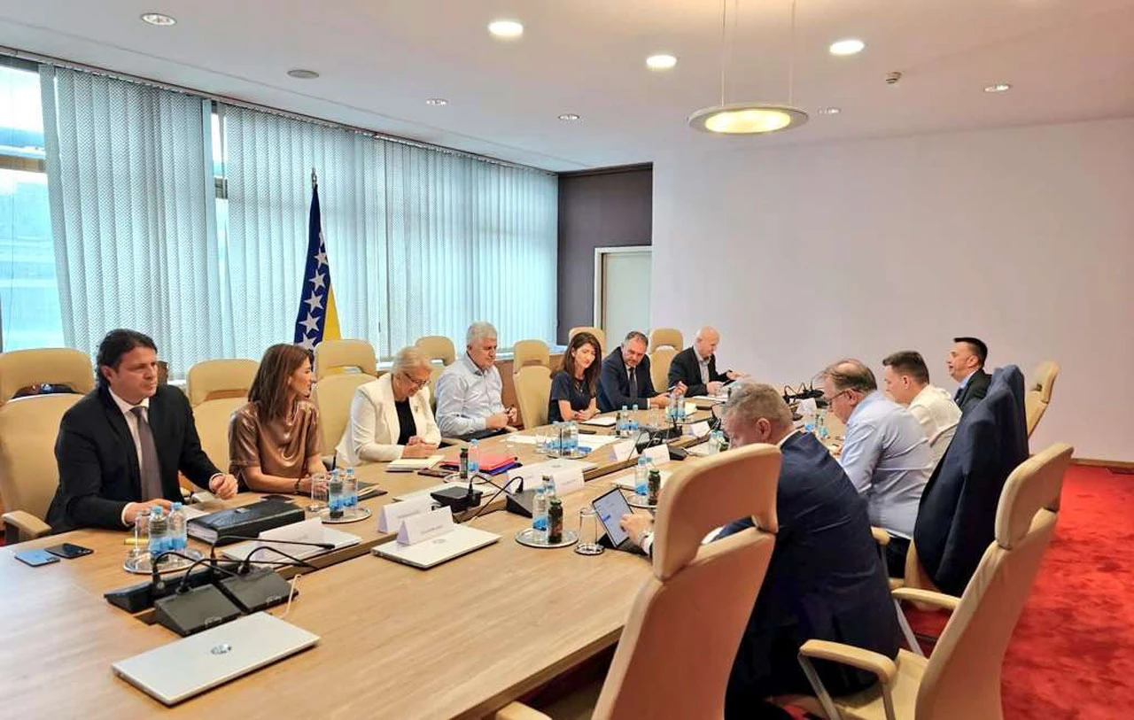 Izaslanstva HDZ-a BiH i SDP-a BiH predvođena Čovićem i Nikšićem održale "važan sastanak"