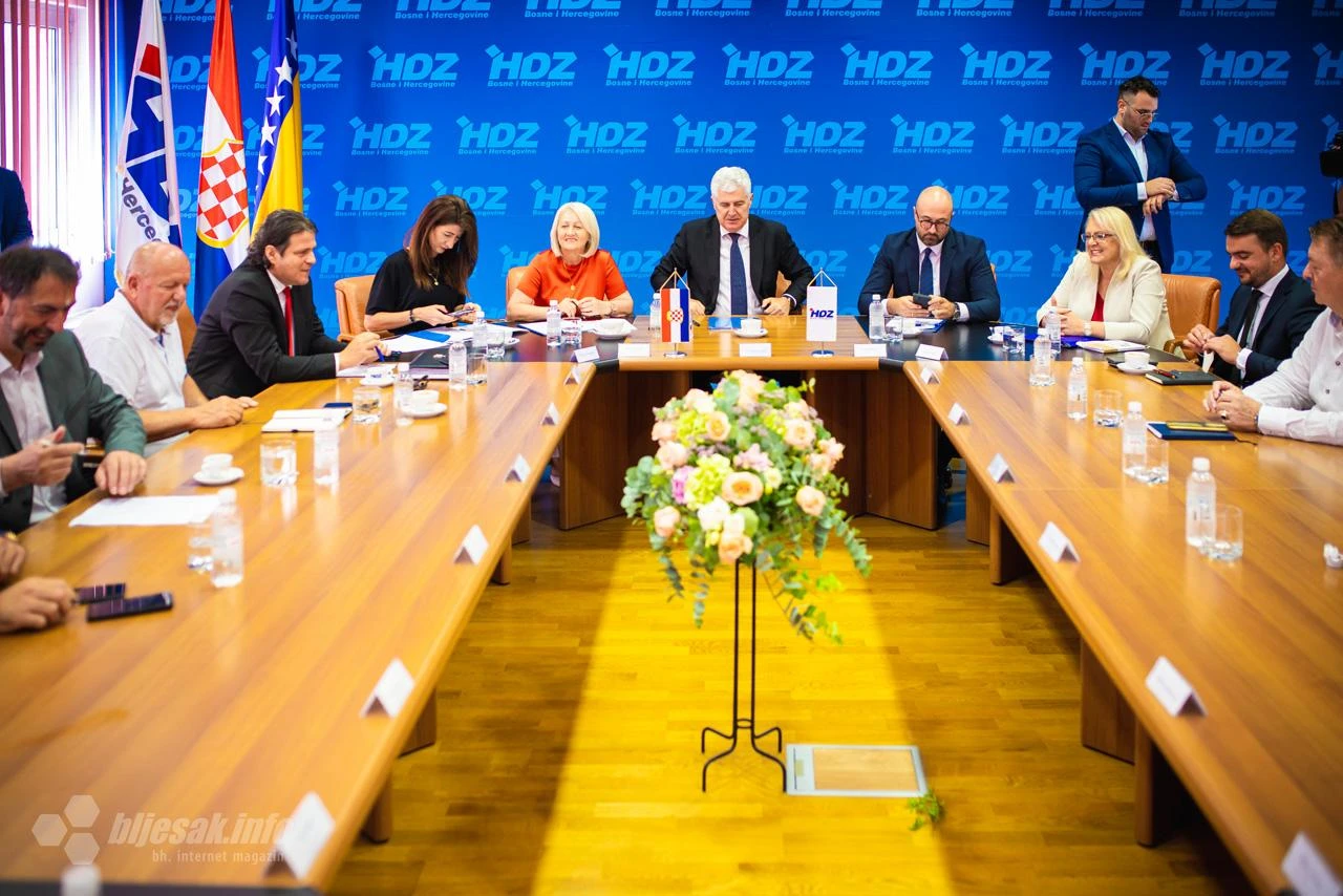 FOTO | Sjednica HDZ-a uoči sastanka državne koalicije