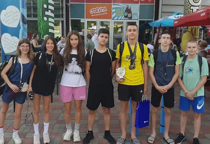 Plivači Zrinjskog uspješni u Banjoj Luci - Osvojili 11 medalja i pehar