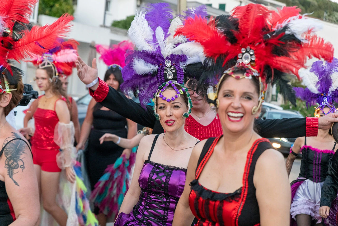 FOTO: Održan prvi Međunarodni ljetni turistički karneval u Neumu
