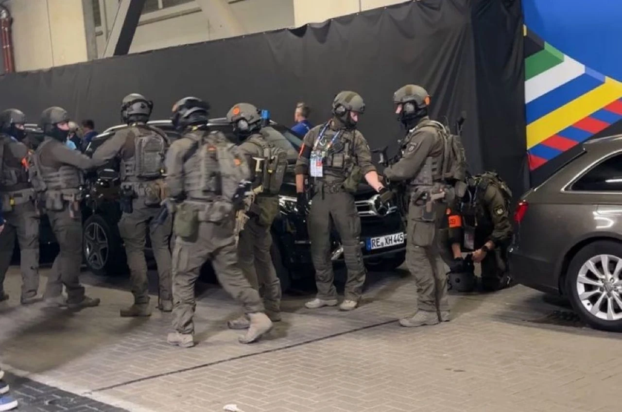Policija u Dortmundu hvatala muškarca na krovu stadiona 