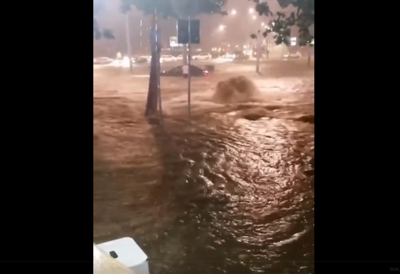 Snažno nevrijeme pogodilo Beograd: Ulice pod vodom