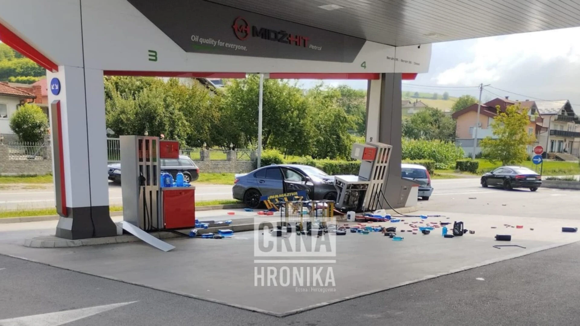 BMW-om uništio benzinsku crpku