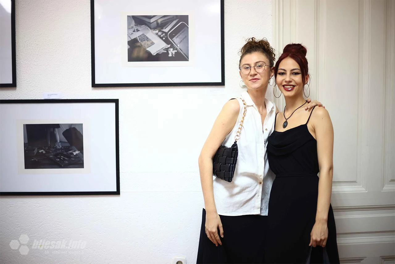 FOTO | Mostar: Održana izložba fotografija ''Untold stories''