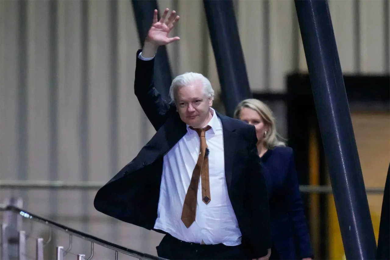 Assange dočekan s oduševljenjem u Australiji nakon puštanja na slobodu