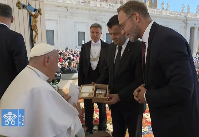 Ministar pozvao papu Franju u Potočare