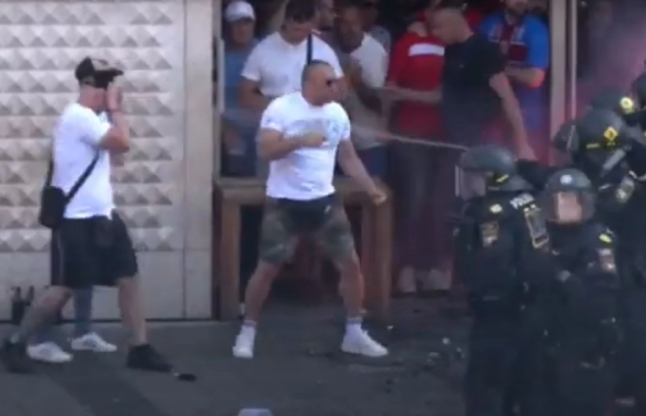 VIDEO I Epilog nereda u Münchenu: Ozlijeđeno devet policijaca, uhićen član Vučićeve stranke