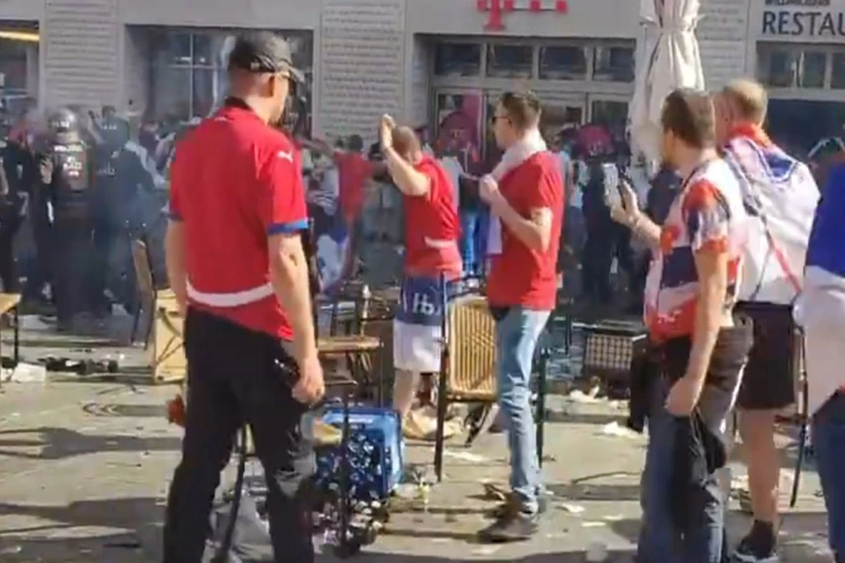 VIDEO | München: Sukob srpskih navijača i policije 