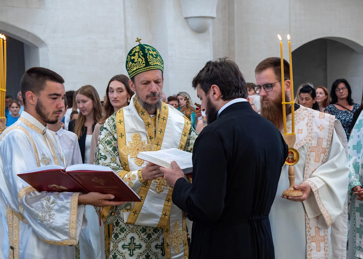 Vladika Dimitrije predvodio Svetu Liturgiju u Sabornom hramu Presvete Trojice u Mostaru