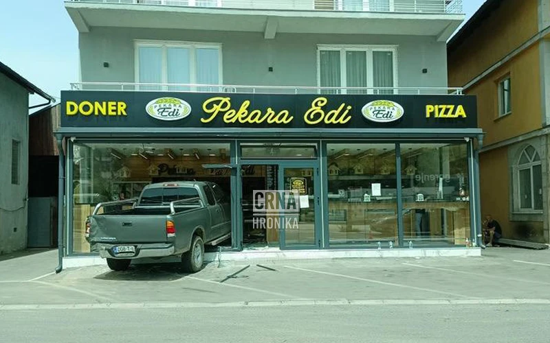 Toyotom uletio u pekarnicu, četiri ozlijeđene osobe