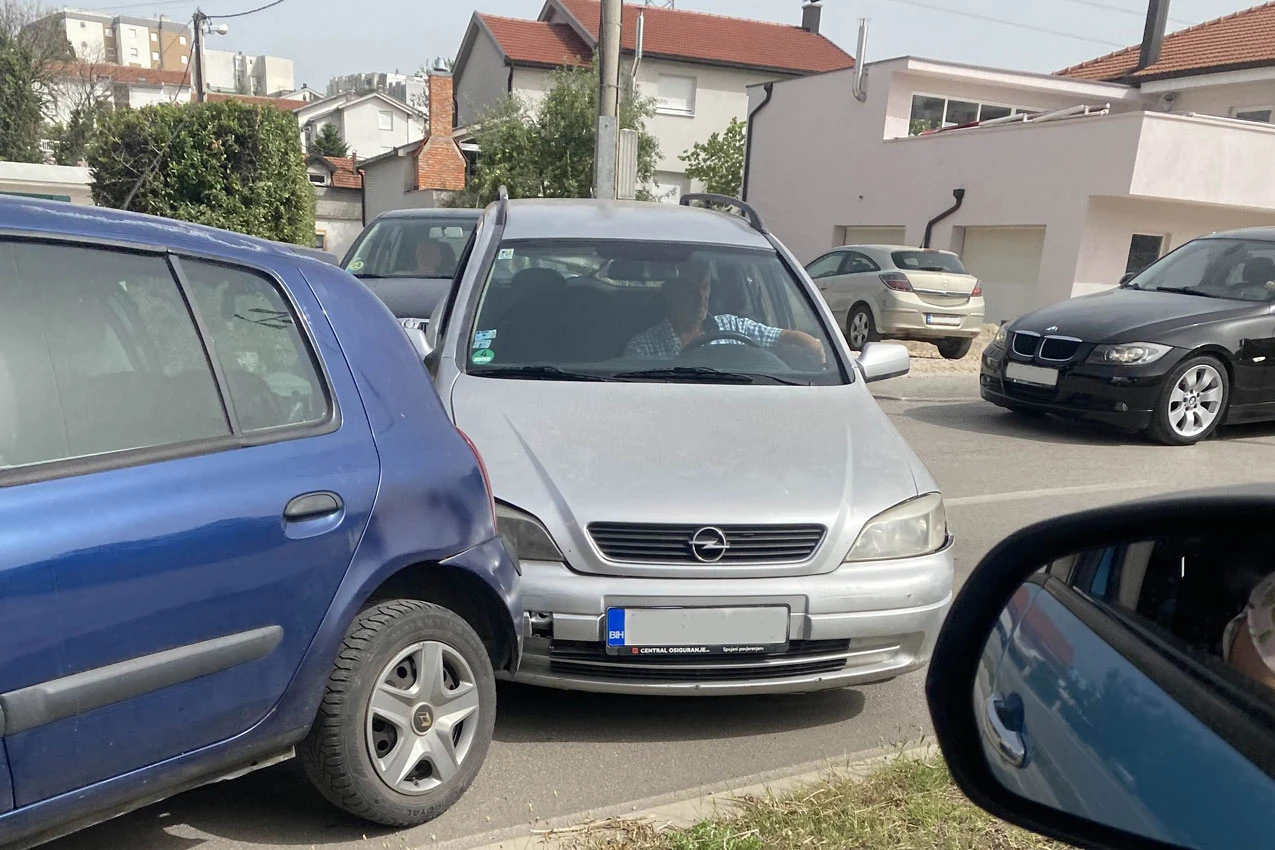 Mostar: U prometnoj nesreći na Smrčenjacima sudjelovala dva vozila