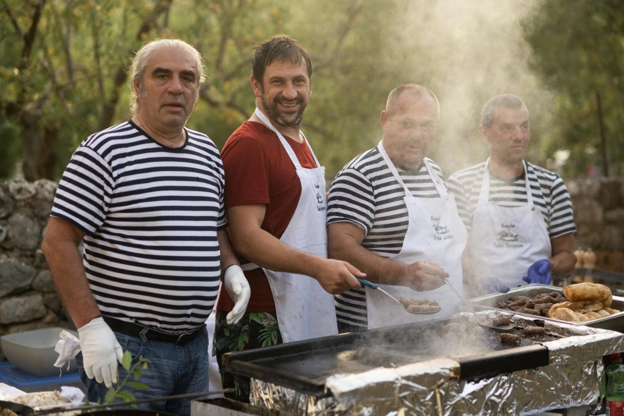 Goran Bogdan slavnim redateljima i glumcima pekao ćevape 