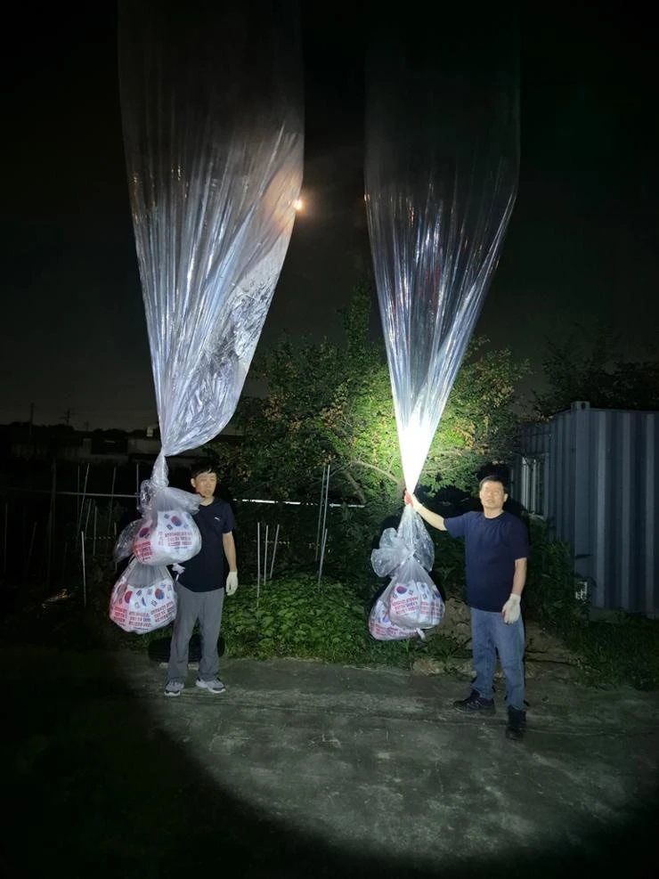 Sjeverna Koreja 'napada' Južnu balonima sa smećem i diže zid na granici