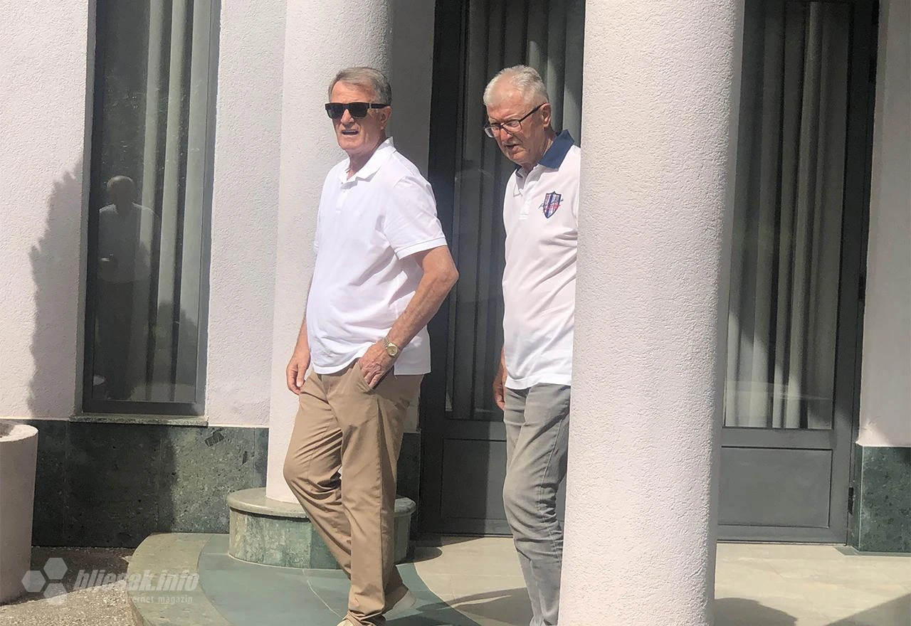 FOTO | Veliki broj prijatelja, suigrača i sugrađana ispratio Kulju na posljednji počinak