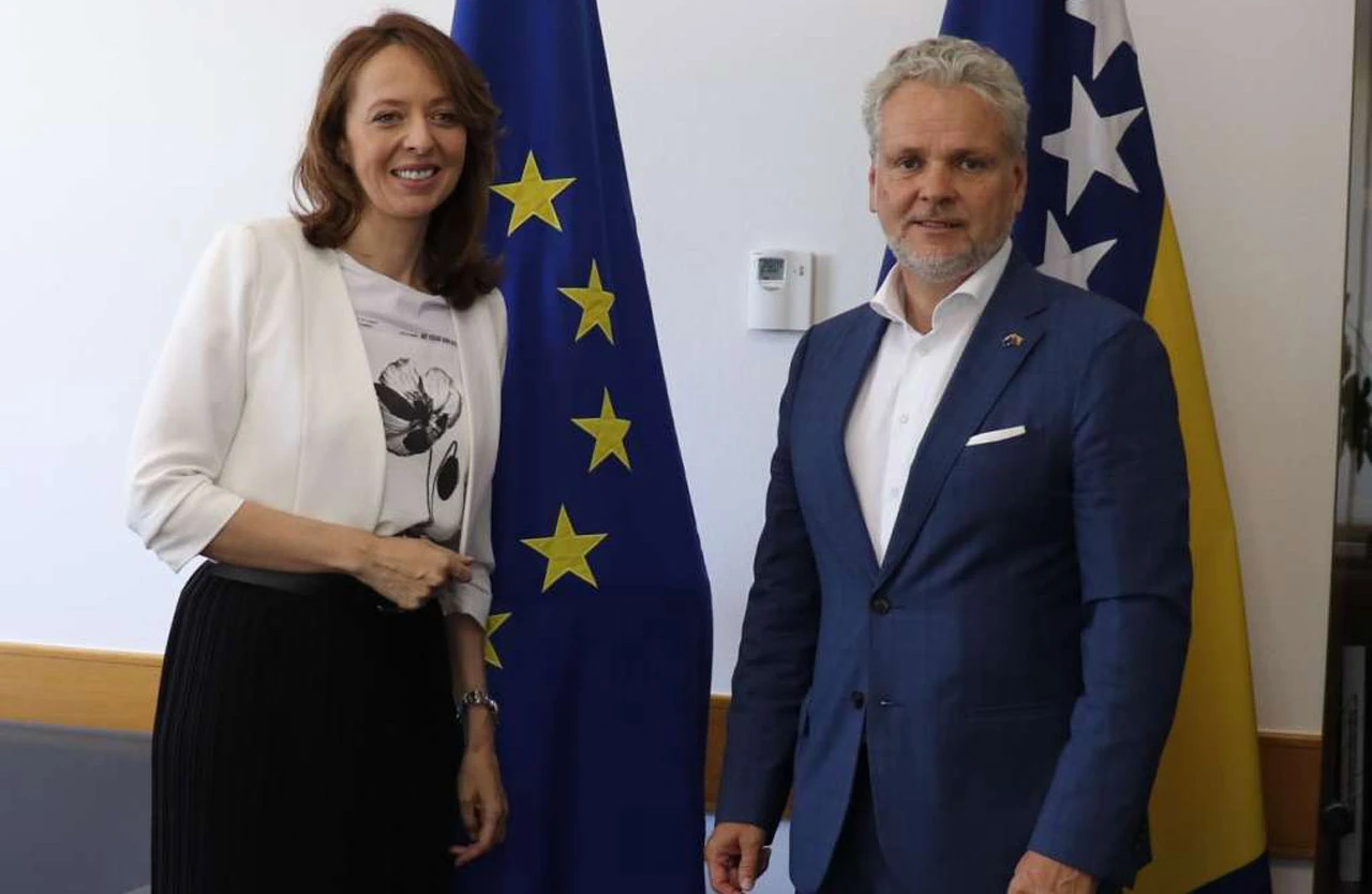  Ministrica Bošnjak s veleposlanikom Sattlerom o putu Bosne i Hercegovine ka EU 