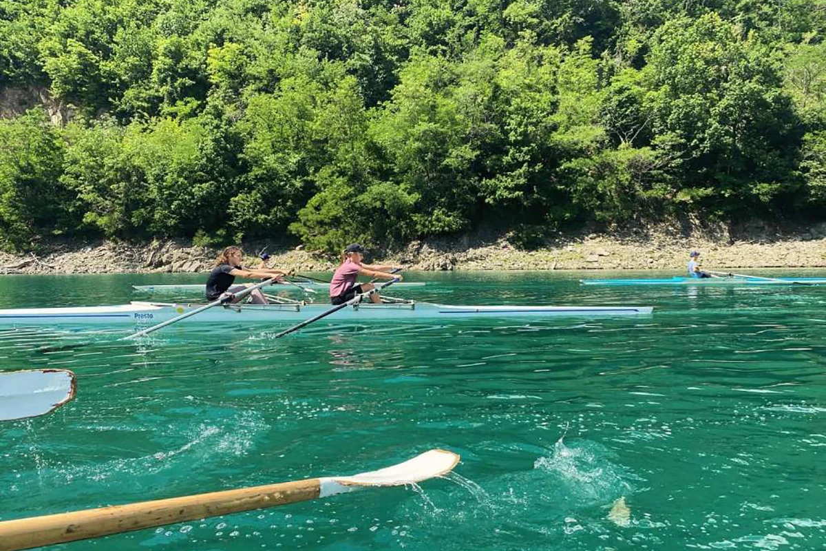 Tradicionalna veslačka regata 'Lake to lake' na Ramskom jezeru okupit će rekordan broj veslača