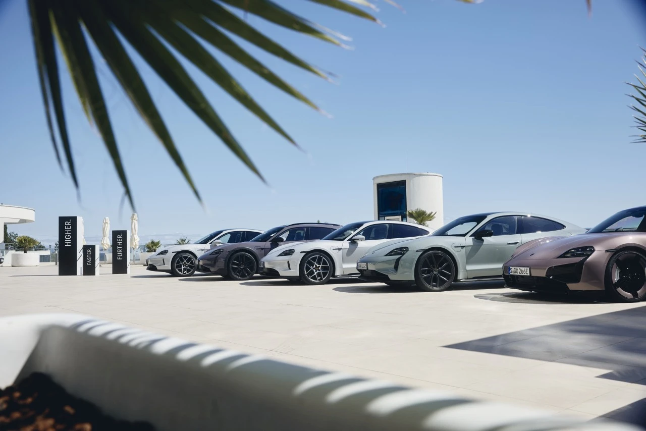 Bljesak je vozio novi Porsche Taycan
