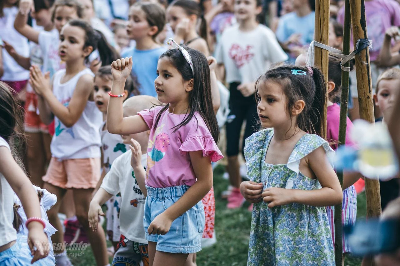 FOTO/VIDEO | Mini Disco rasplesao mališane