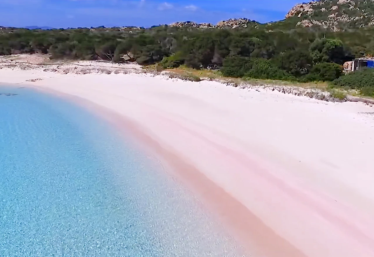 Influencerica se fotografirala na zabranjenoj plaži pa kažnjena sa 1.800 eura