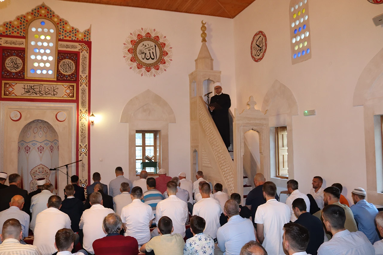 FOTO | Mostar: Bajram klanjan u 166 mostarskih džamija; ef. Dedović održao hutbu