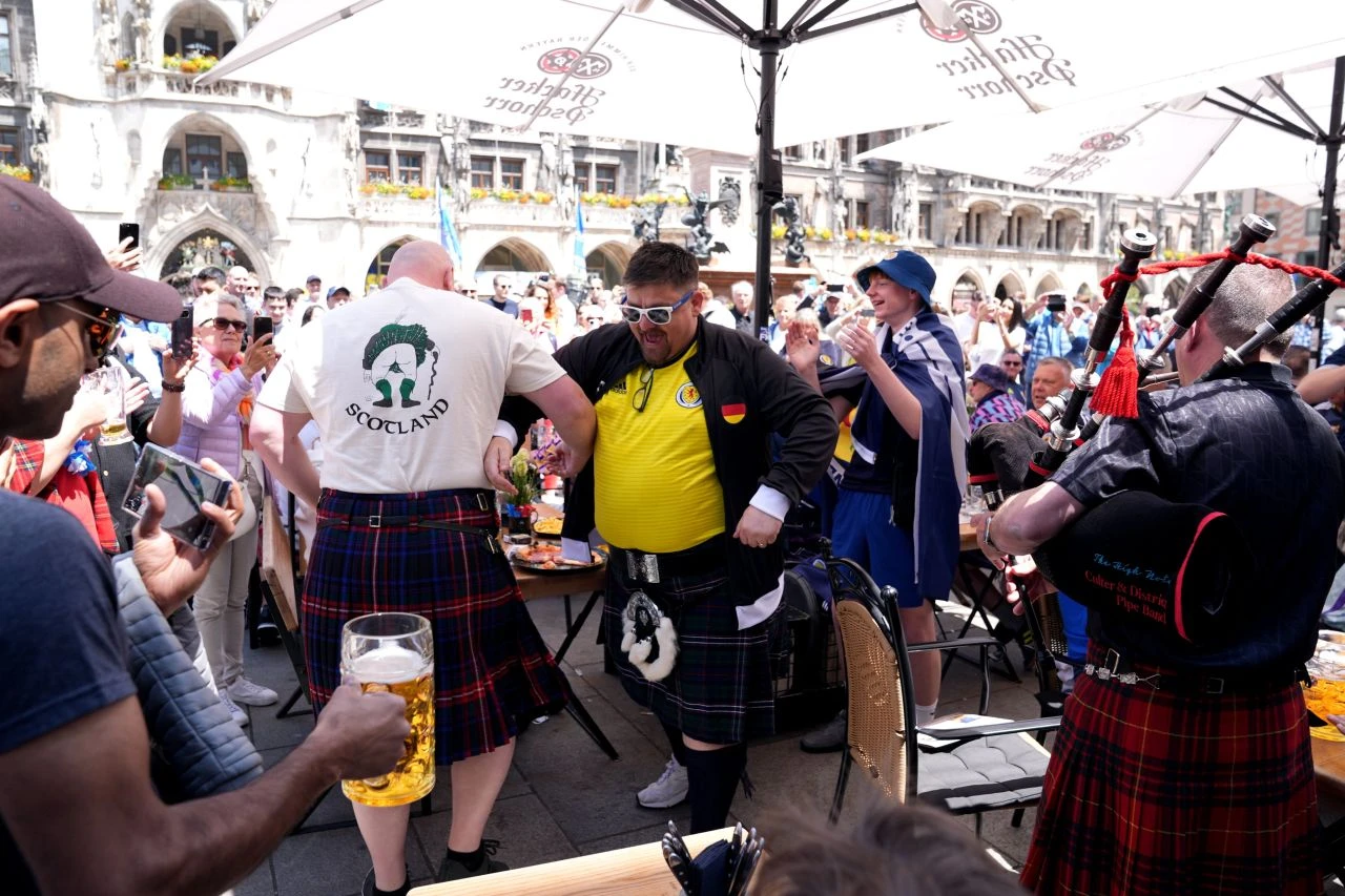 VIDEO I "Scotoberfest" u Münchenu, neki su stigli pješice 