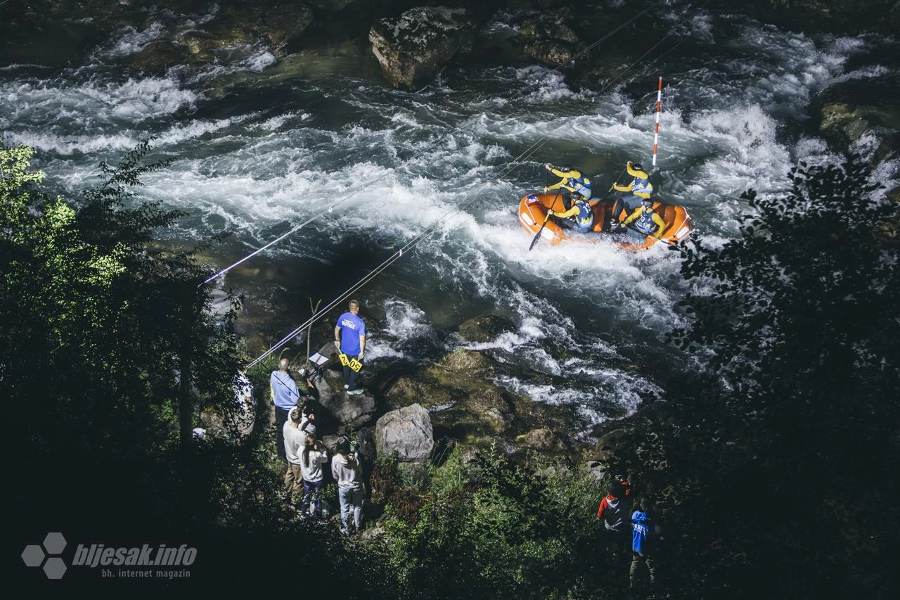 FOTO | Uzbuđenje i adrenalin u Konjicu: Noćna utrka oduševila prisutne