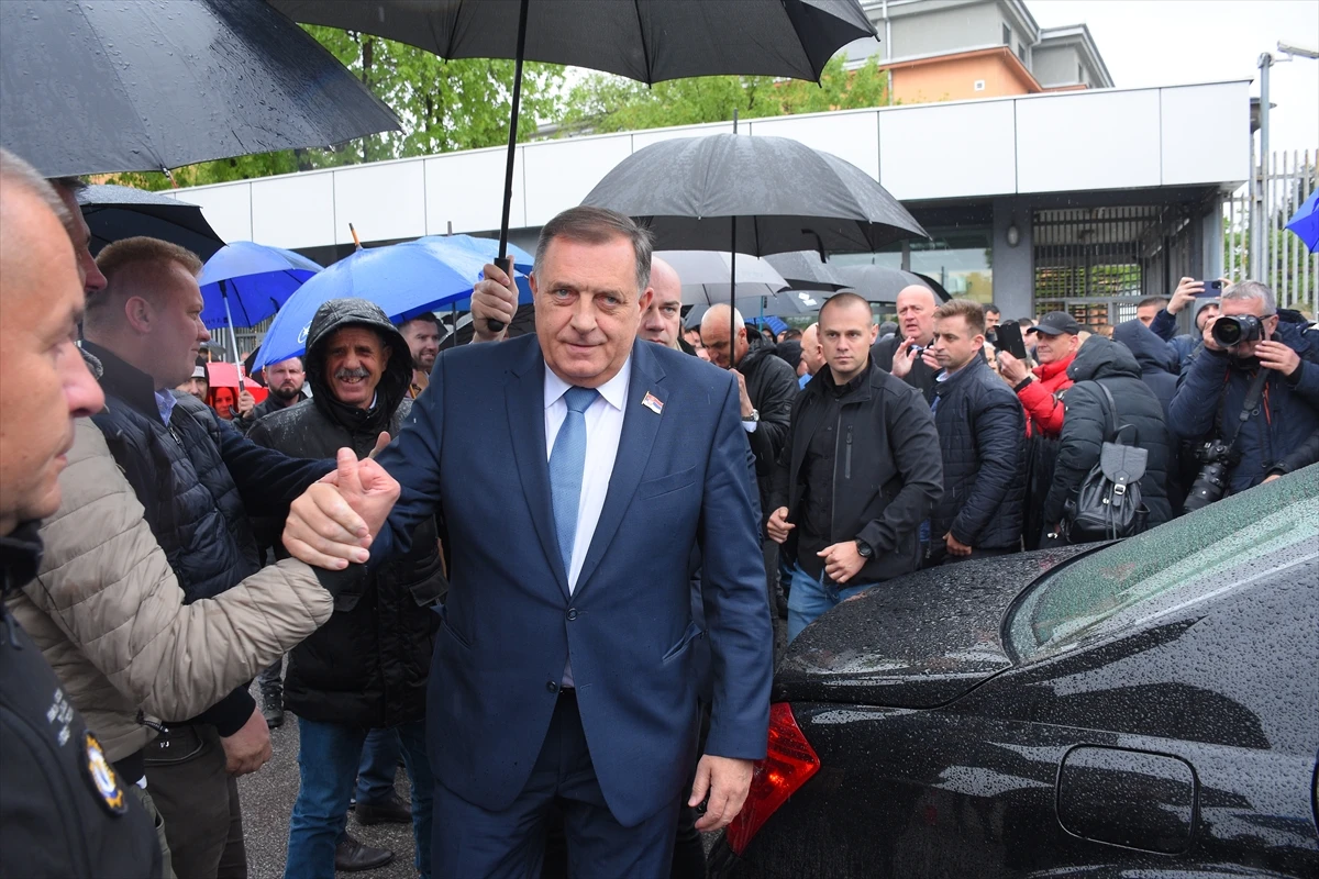 Dodik: Tražili milijune da dostave popis živih ljudi upisanih kao žrtve Srebrenice