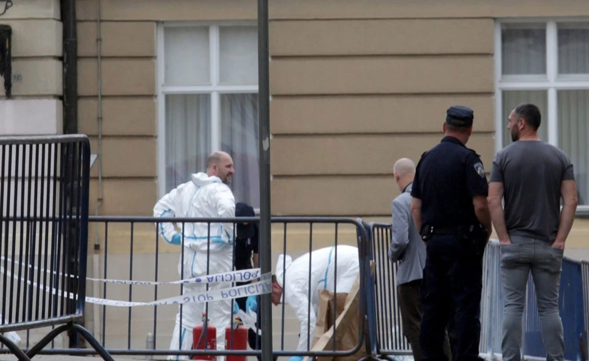 Preminuo muškarac koji se zapalio na Markovom trgu