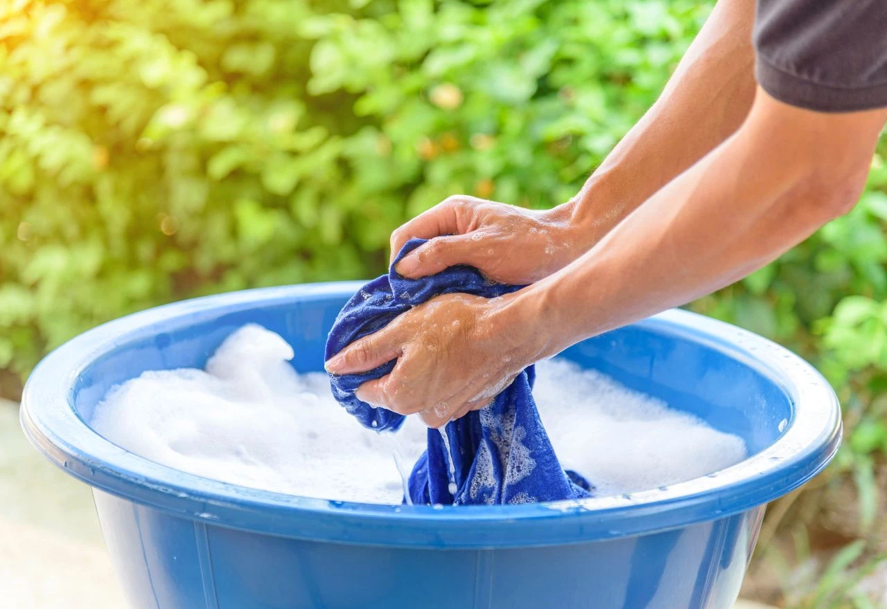 Kako pravilno oprati odjeću na ruke? Top 5 savjeta za sjajne rezultate