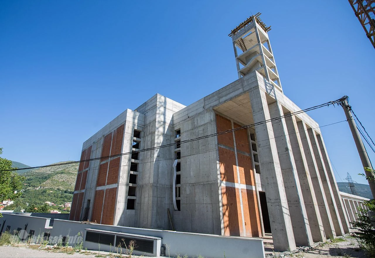 Dvije osobe provalile u crkvu na Bijelom brijegu: Polomili nekoliko kipova i otuđili novac